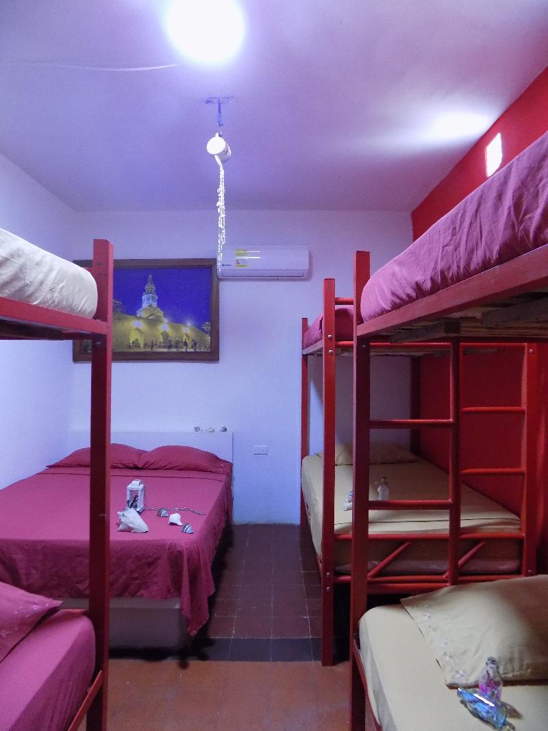 Hostal Caracoles Cartagena Exterior photo